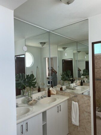 Room 4 guests, with pool