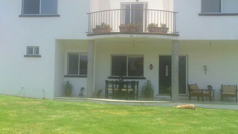 Room 4 guests, with garden