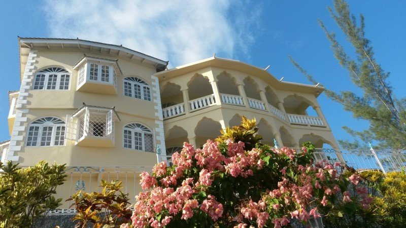 Room 12 guests, with pool