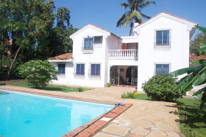 Room 2 guests, with pool