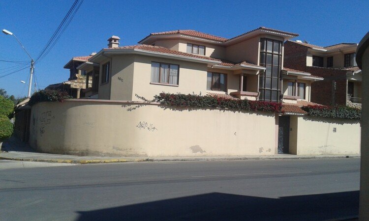 Habitación 6 huéspedes, con jardín