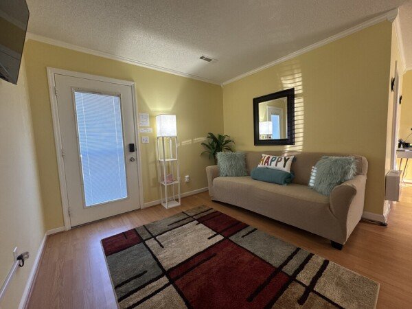 Room 3 guests, with parking