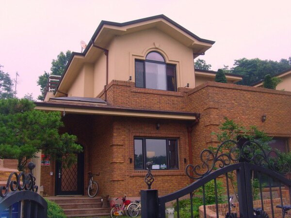 Room 3 guests, with garden