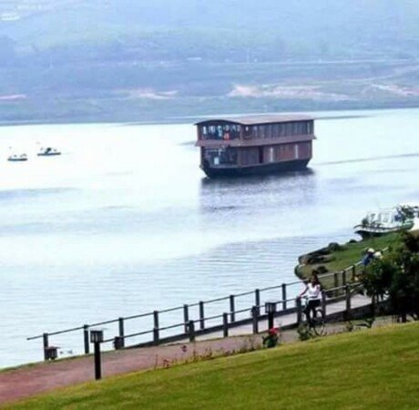 Room 4 guests, with garden