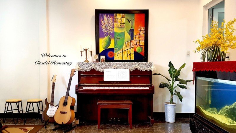 Room 10 guests, with garden