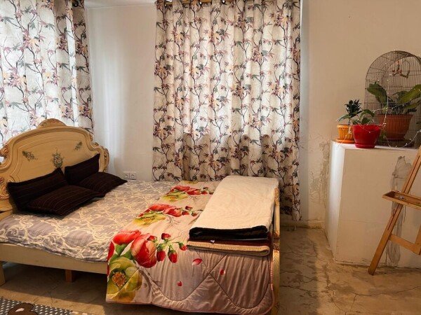 Room 2 guests, with garden