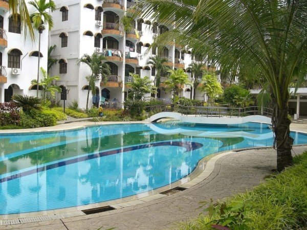 Room 4 guests, with pool