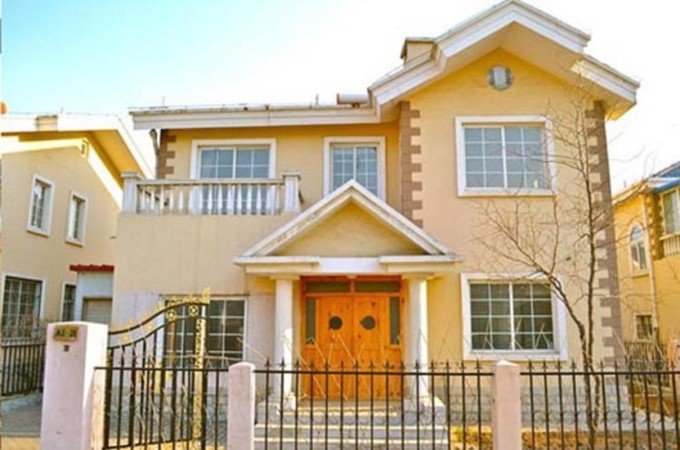 Room 5 guests, with pool