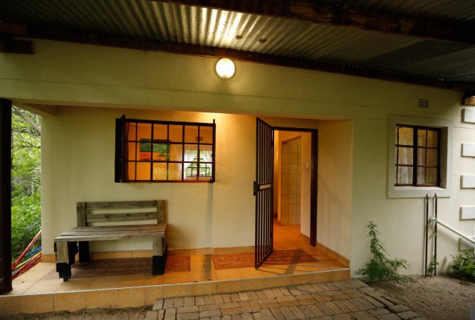 Room 2 guests, with garden