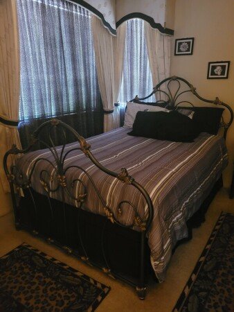 Room 2 guests, with garden