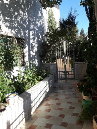 Room 2 guests, with garden