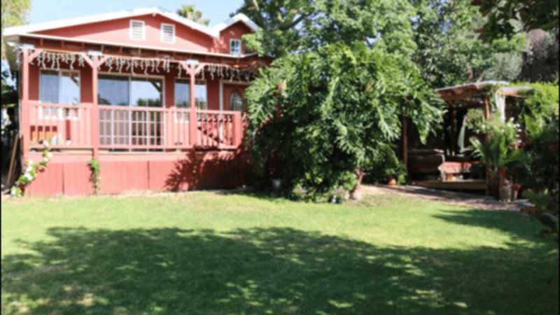 Room 2 guests, with garden