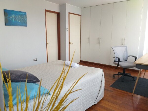 Room 5 guests, with garden