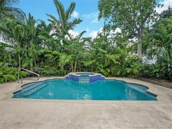 Chambre 1 voyageur, avec piscine