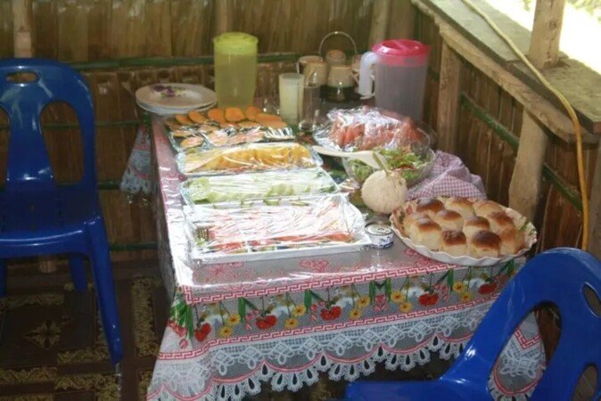 Room 2 guests, with garden