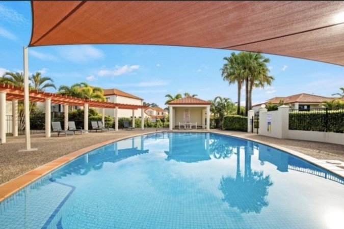 Room 1 guest, with pool