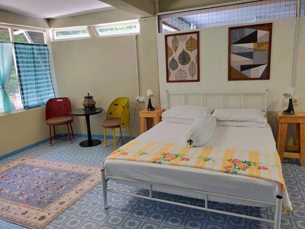 Room 2 guests, with garden