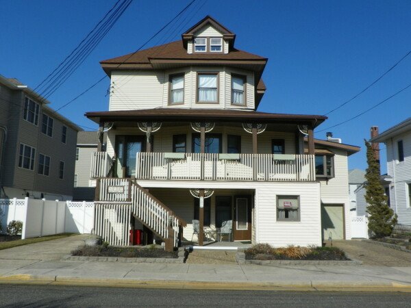 Room 8 guests, with parking