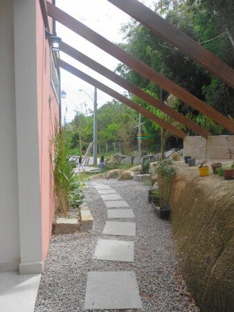 Casa 1 quarto, com jardim