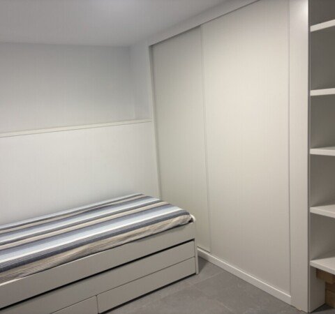 Room 1 guest, with pool