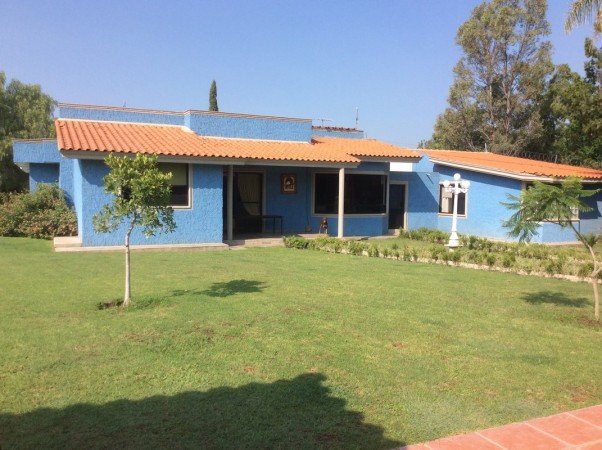 Room 3 guests, with garden