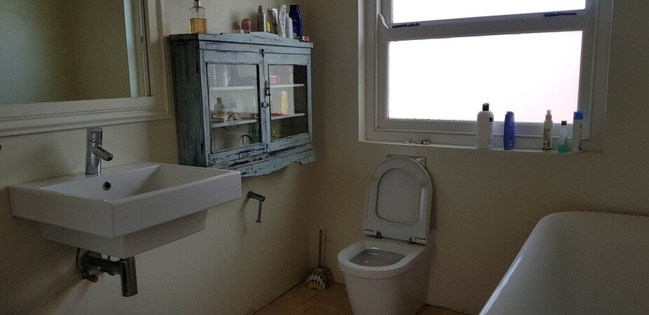 Room 2 guests, with pool