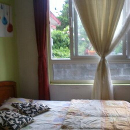 Room 3 guests, with garden