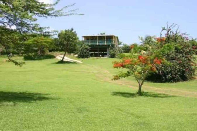 Room 5 guests, with garden