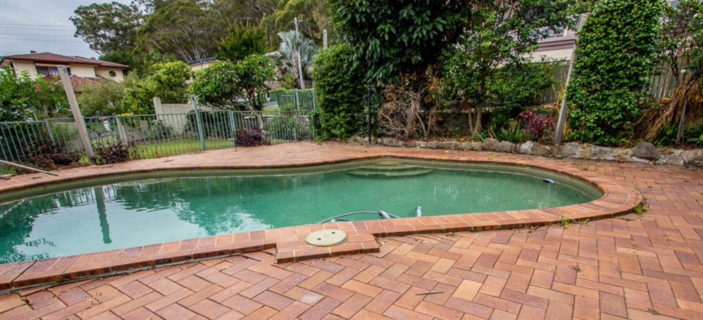 Room 4 guests, with pool