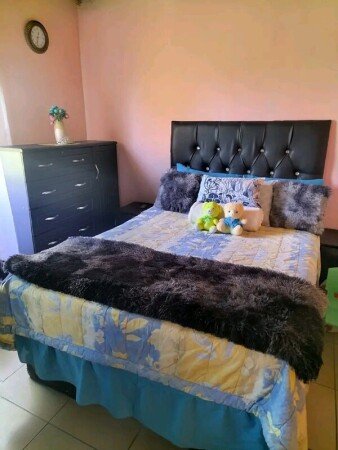 Room 2 guests, with garden