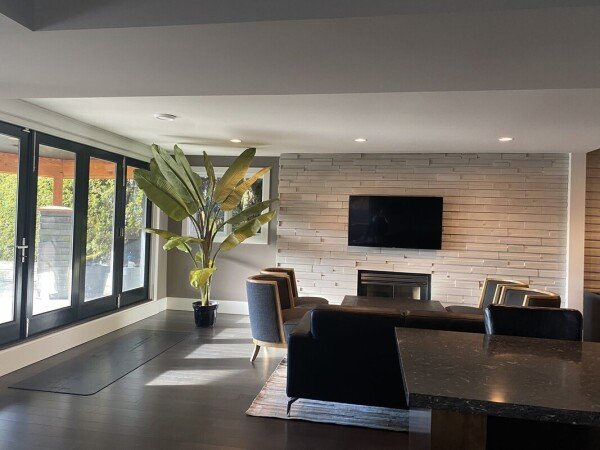 Room 2 guests, with garden