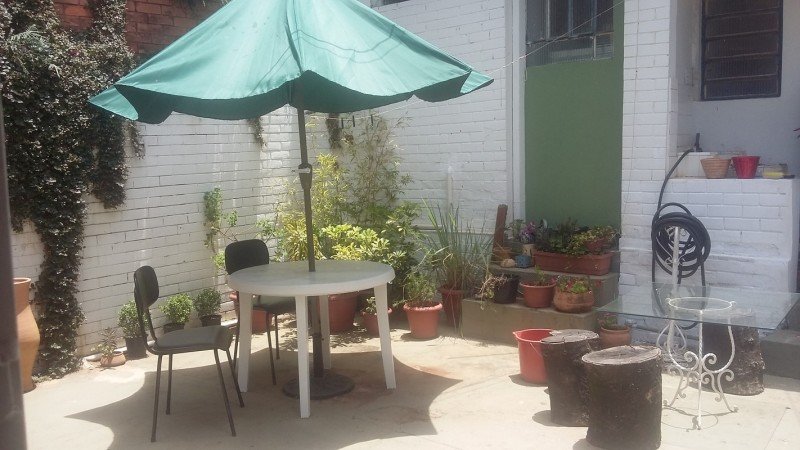 Casa 1 quarto, com jardim