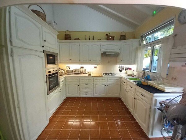 Chambre moderne, 4 voyageurs, avec jardin