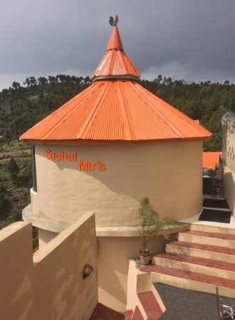 Room 2 guests, with garden