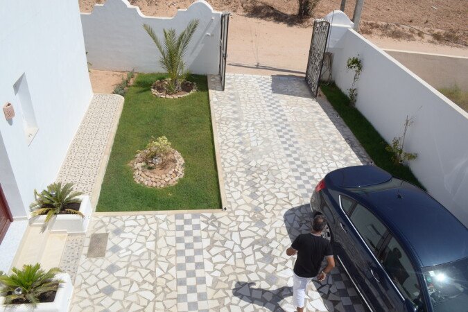 Room 2 guests, with garden