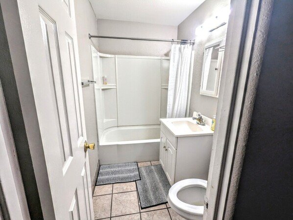 Room 5 guests, with garden