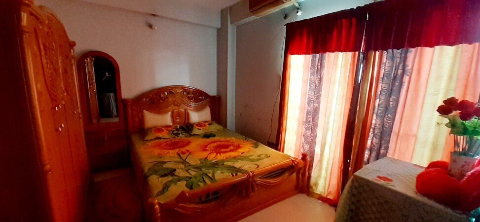 Room 2 guests, with garden