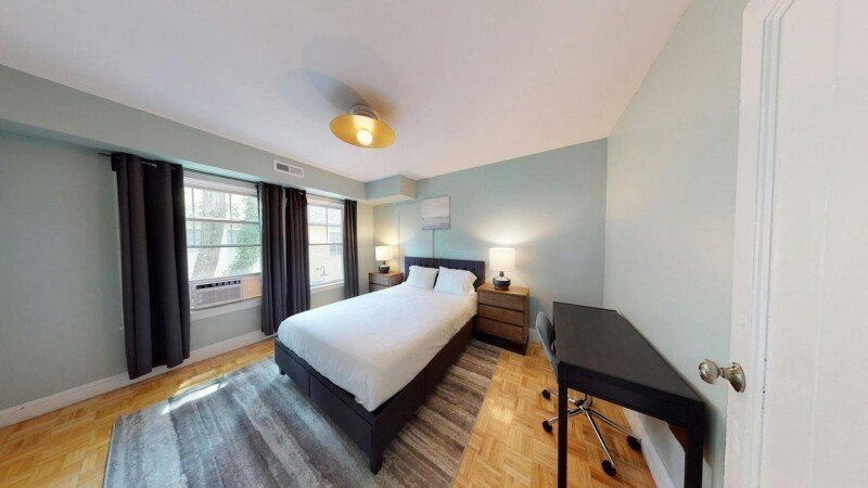 Room 1 guest, with air conditioning