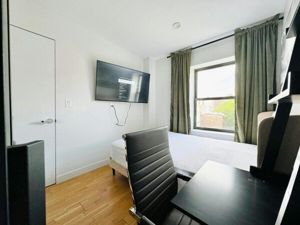 Room 1 guest, with air conditioning