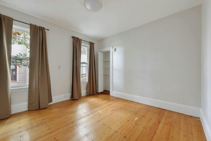 Room 1 guest, with air conditioning