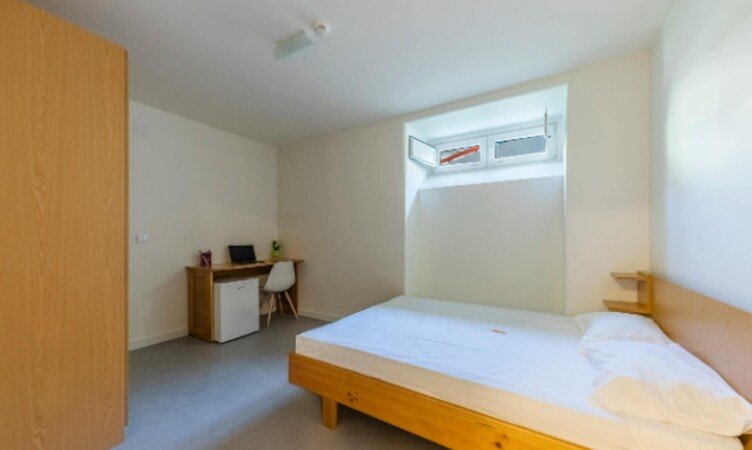 Room 1 guest, with air conditioning