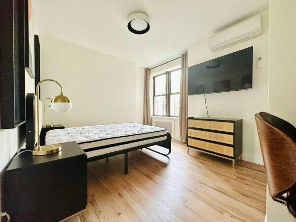 Room 1 guest, with air conditioning