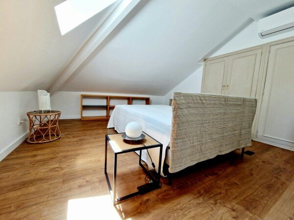 Room 1 guest, with air conditioning