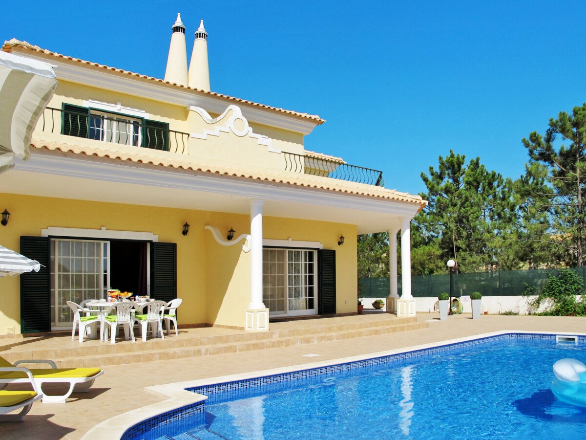 Casa 3 camere, con piscina