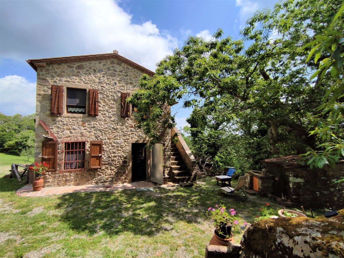 Casa 3 camere, con giardino