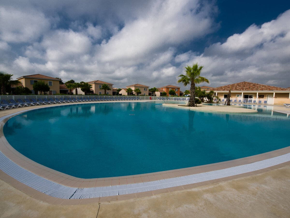 Maison de campagne moderne, 1 chambre, avec piscine
