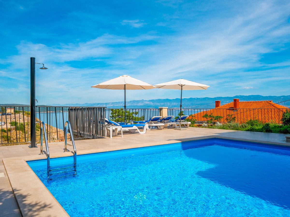 Villa 3 camere, con vista mare