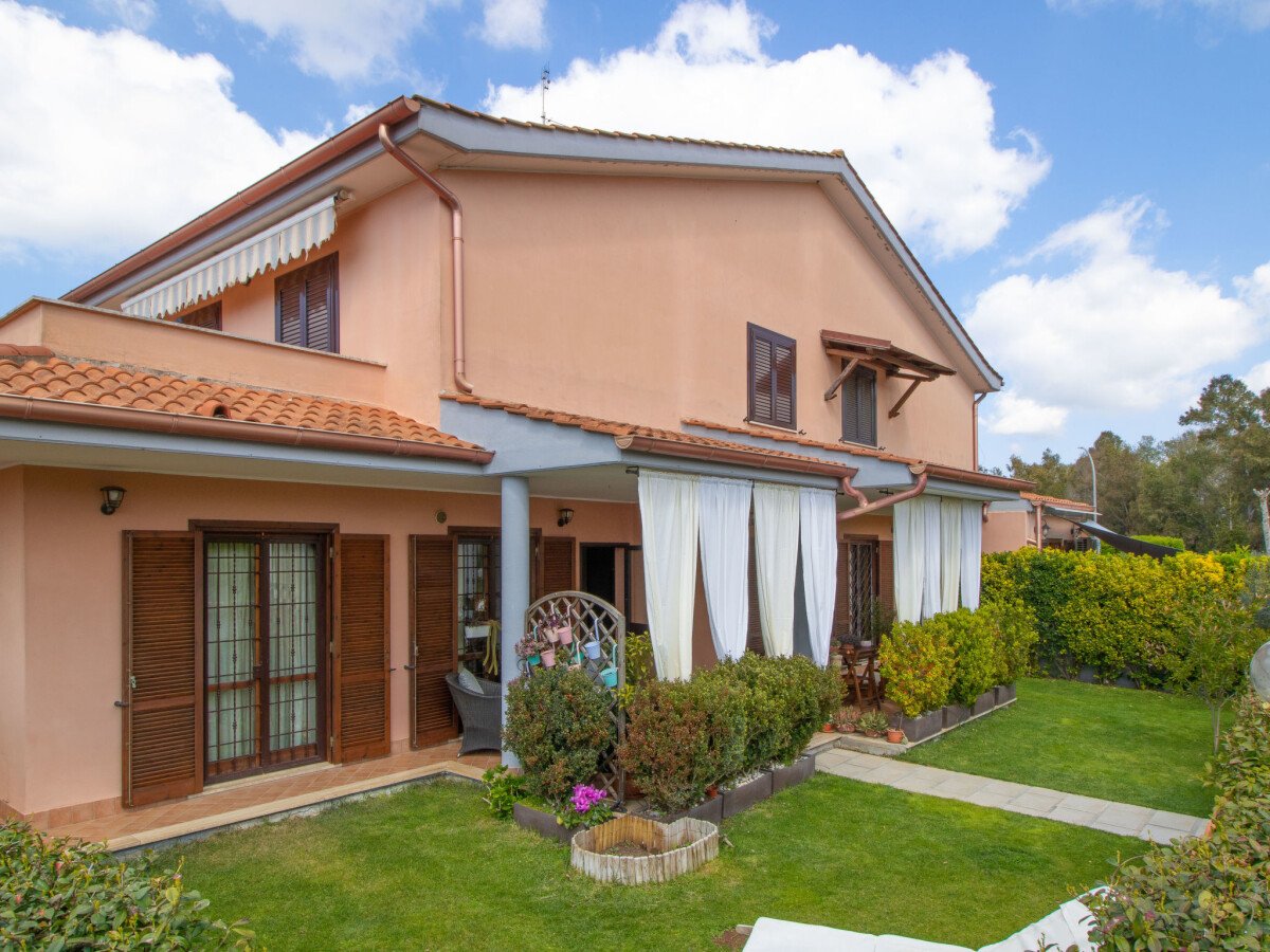 Casa 3 camere, con giardino