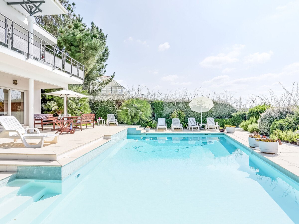 Maison de campagne confortable, 5 chambres, avec piscine