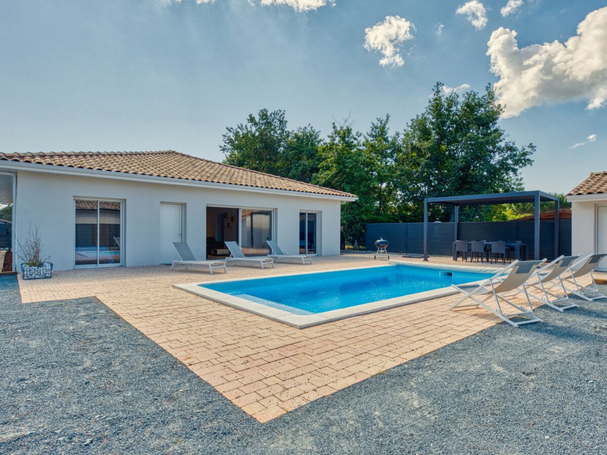 Villa confortable, 4 chambres, avec piscine